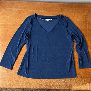 Chico's Travelers Women’s Deep Blue Long Sleeve V-Neck Top. Size 2 or US Large